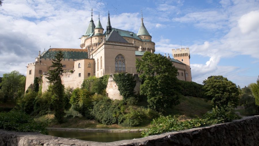 Zoznam hradov a zámkov na Slovensku